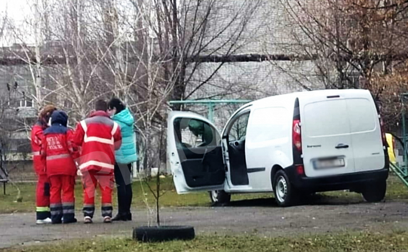 В Павлограде водитель протаранил детскую площадку