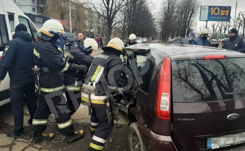 В павлоградской автокатастрофе едва не погиб мужчина