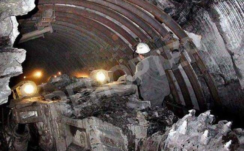 В шахте под Павлоградом произошел обвал: одного горняка ищут