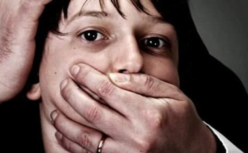 В Павлограде маньяк изнасиловал ребенка за супермаркетом