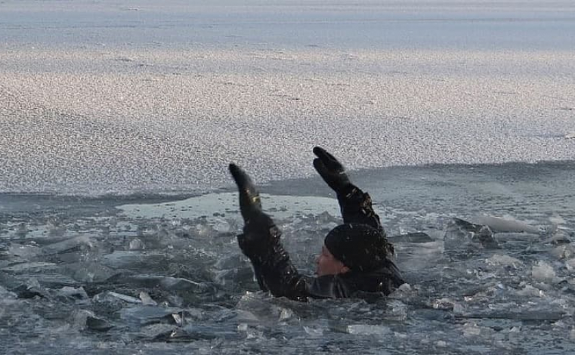В Павлограде мужчина провалился под лед