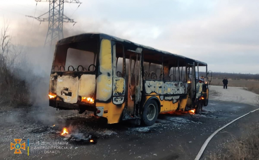 Под Павлоградом сгорел пассажирский автобус: в салоне находились пассажиры