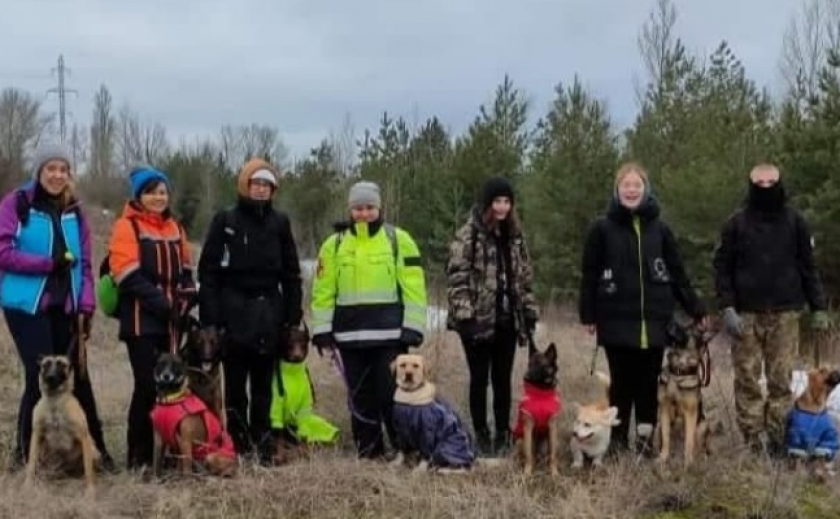 Павлоградский поисково-спасательный отряд «Антарес» собирает деньги на покупку микроавтобуса для выездов с собаками