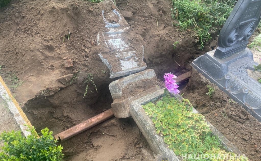 Мешканець Павлограда здійснив наругу над могилами на кладовищі