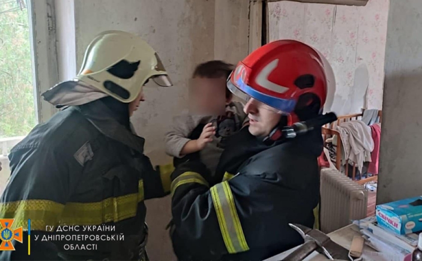 В Павлограді з вікна випав 9-річний хлопець, а 2-річний залишився сам вдома
