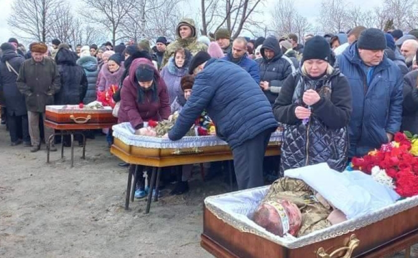 В Павлограді та Богуславі на Дніпропетровщині поховали 6 військовослужбовців ЗСУ, які загинули в Запорізькій області