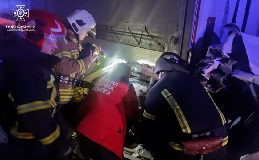 Смертельна ДТП у Павлограді: з понівеченого автомобіля дістали тіло жінки без ознак життя Смертельна ДТП у Павлограді: з понівеченого автомобіля дістали тіло жінки без ознак життя