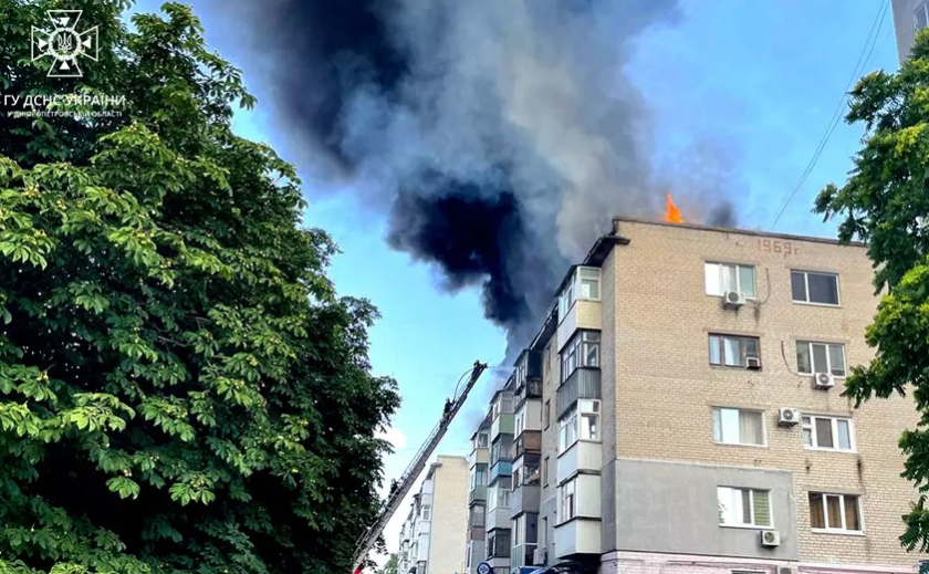 Площа займання 245 кв.м: вогнеборці Павлограду ліквідували масштабну пожежу в багатоквартирному будинку