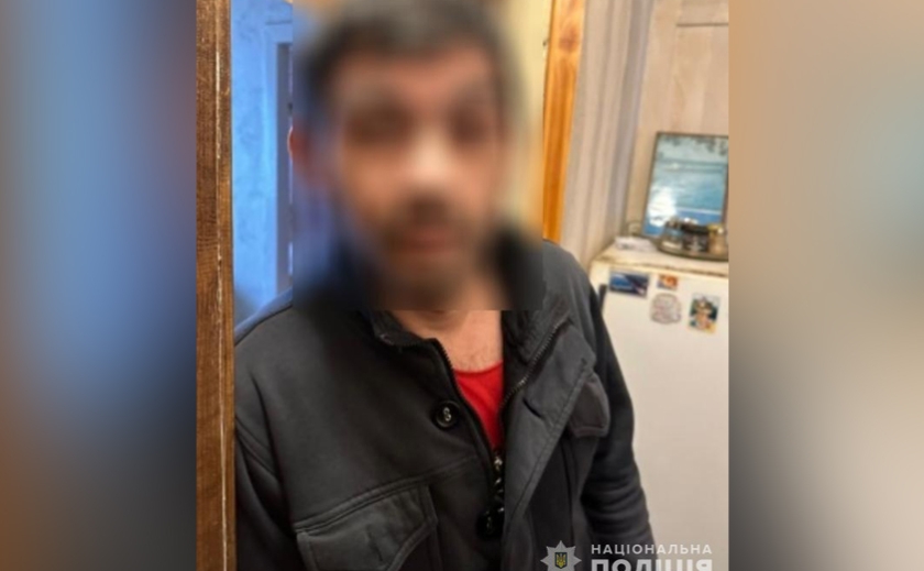 Наніс тяжкі тілесні ушкодження знайомому: поліцейські Павлограда затримали підозрюваного