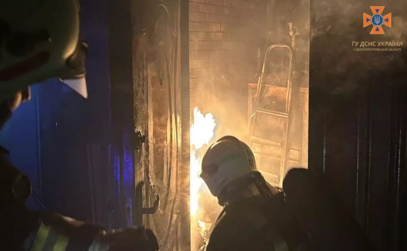 У Павлограді на пожежі чоловік отримав опіки рук та голови