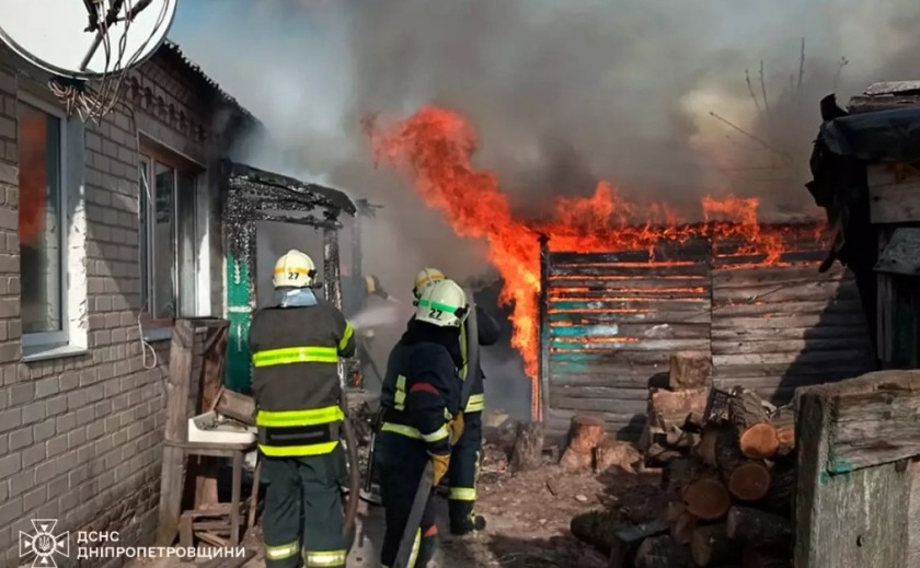 У Павлограді надзвичайники врятували від вогню житловий будинок У Павлограді надзвичайники врятували від вогню житловий будинок