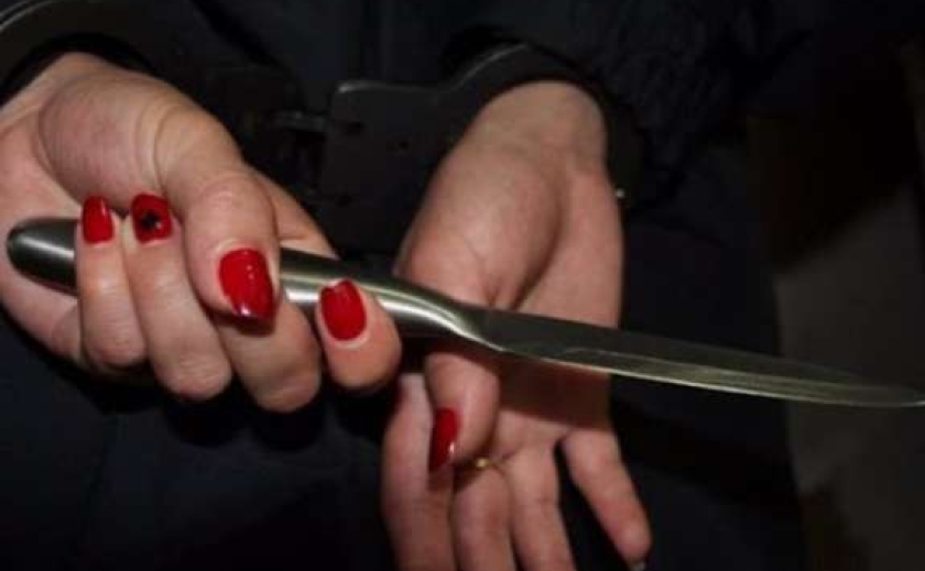 Вдарила чоловіка ножем у груди: поліцейські Павлограда затримали 46-річну жінку