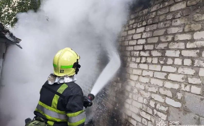 Не дали розповсюдитись вогню: у Павлограді на відкритій території зайнялося сміття