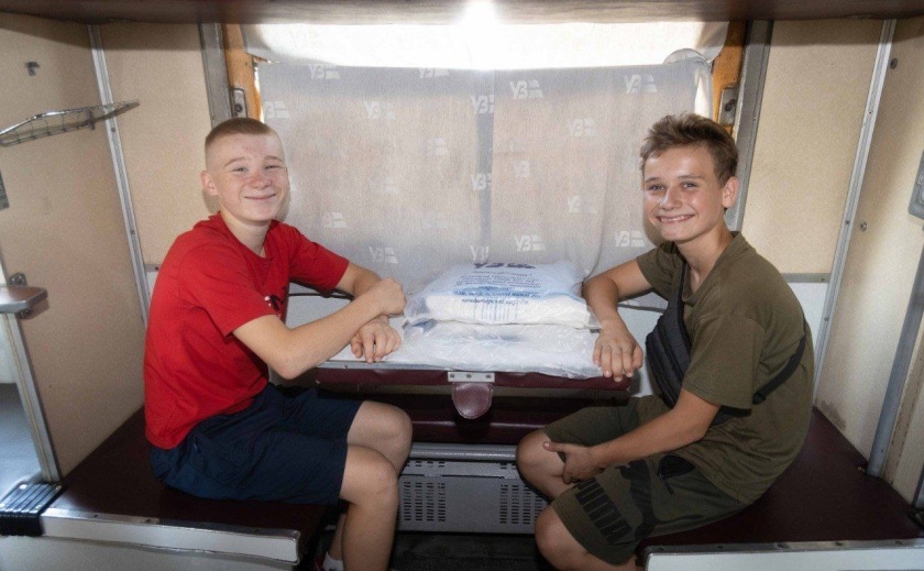 250 дітлахів з Дніпропетровщини вирушили на відпочинок до оздоровчого табору в Буковелі
