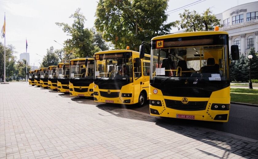 Громади Дніпропетровщини отримали чергову партію шкільних автобусів