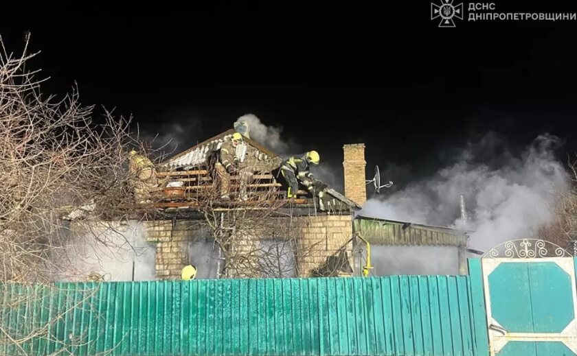 У Павлограді на пожежі вогнеборці врятували чоловіка