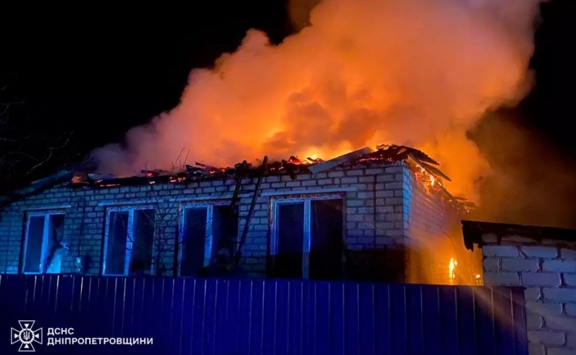 У Павлоградському районі вночі спалахнув приватний будинок
