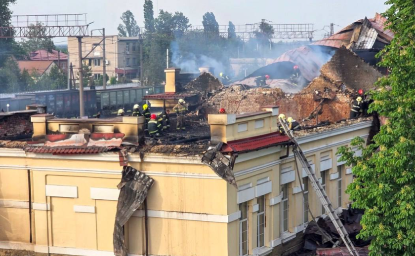 У Павлограді горіла будівля залізничного вокзалу: подробиці У Павлограді горіла будівля залізничного вокзалу: подробиці
