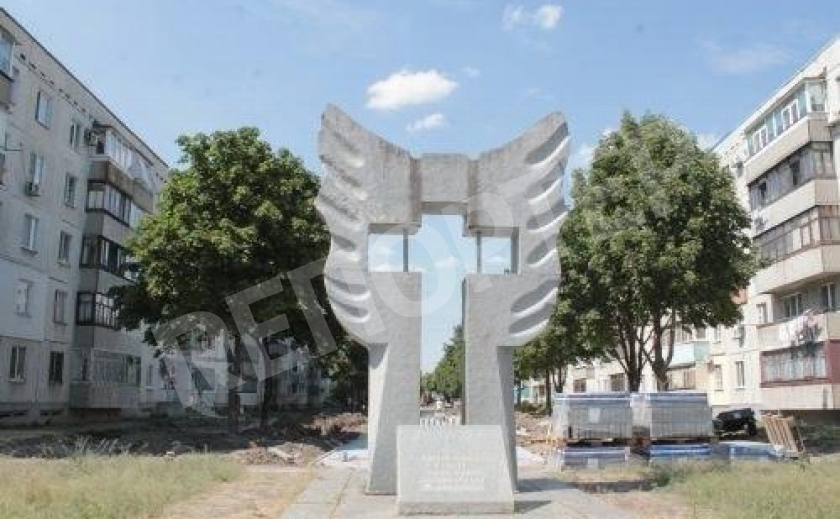 В Павлограде перенесли памятник узникам и жертвам лагеря военнопленных
