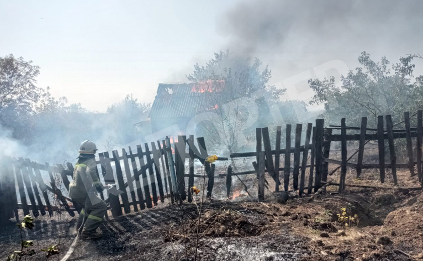В Павлограде огонь уничтожил дачный домик